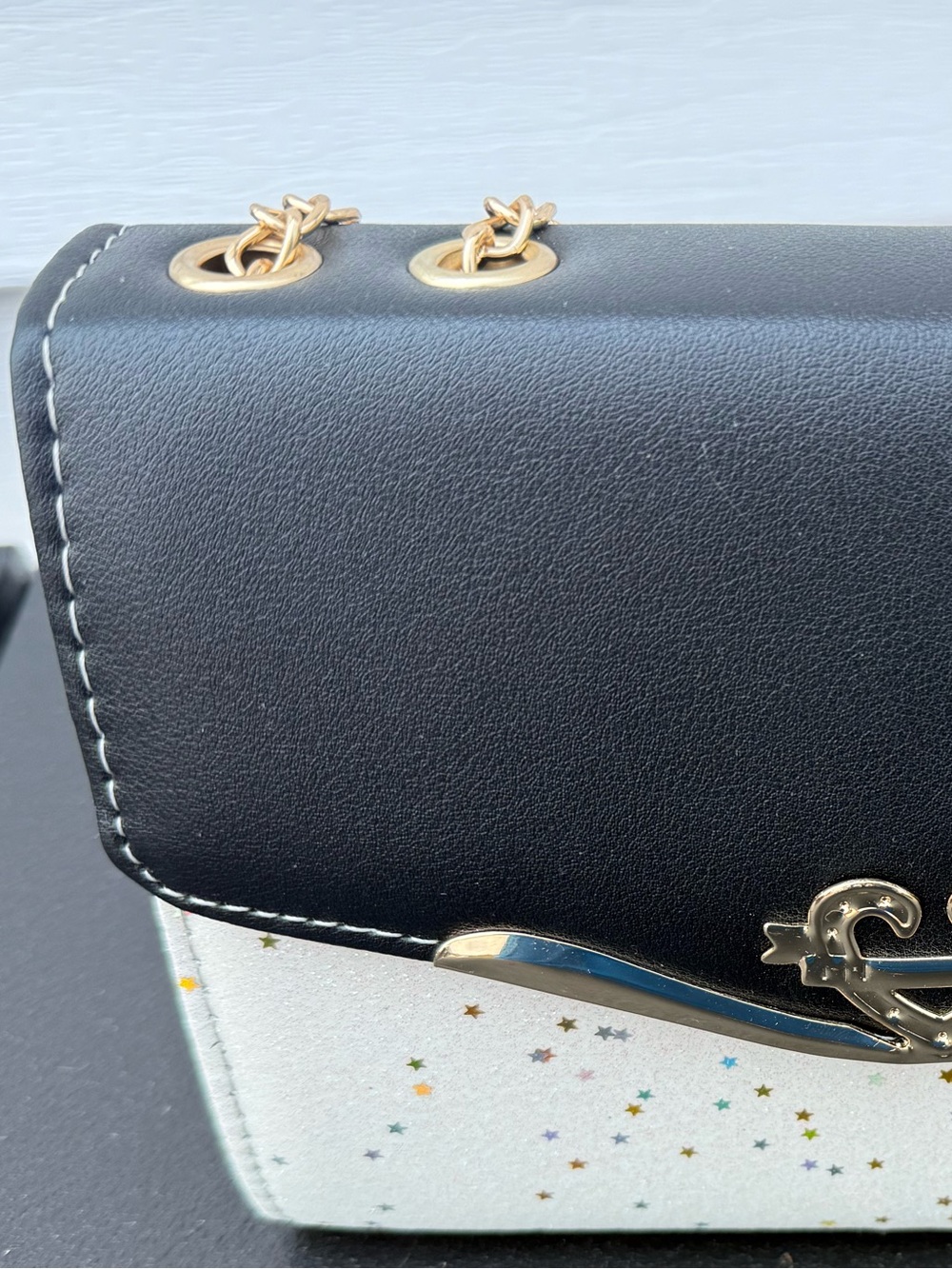 New YOKUA Black and White Chain-Handle Shoulder Bag with Gold Accent - Picture 3 of 7